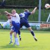 Ein bisschen Zweikampf, ein bisschen Fußball-Ballett: Bendikt Stimpfle, der Kapitän des als Absteiger feststehenden SV Niederhofen-Ehingen (links), gegen Marktoffingens Andre Müller