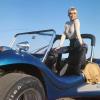 01.09.1971, Sylt: Steeger steht in einem offen Wagen in einer Szene des Films "Sonne, Sylt und kesse Krabben".