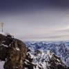 Auf der Zugspitze liegt Neuschnee. Innerhalb von 24 Stunden fielen auf Deutschlands höchstem Berg bis Mittwochfrüh 15 Zentimeter Schnee.