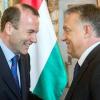 Weber (links) mit Orbán. 	