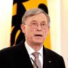 Ex-Bundespräsident Horst Köhler nimmt den ihm zustehenden Ehrensold nicht in Anspruch, heißt es in einem Zeitungsbericht.