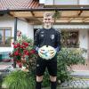 Bei der Famielie Hartmann aus Inchenhofen stehen die Torhüter im Mittelpunkt. Der Trophäenschrank ist voll. Florian Hartmann ist der jüngste in derU17 des FC Stätzling.