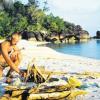 Ein Bild wie aus einer Werbung: Segler Udo Wyklicky auf einer unbewohnten Insel westlich von Langkawi/Malaysia.  