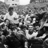 Fritz Walter und Sepp Herberger wurden in Bern nach dem 3:2-Sieg über Ungarn im WM-Endspiel 1954 gefeiert.
