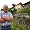 Horst Mayer möchte wieder Bienen halten, obwohl ein Nachbar erfolgreich dagegen geklagt hatte. 