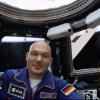 Der Screenshot von einem Esa-Video zeigt den deutschen Astronauten Alexander Gerst, der auf der ISS eine Video-Botschaft an seine Enkelkinder sendet. 