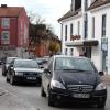 Im Meringer Ortszentrum ist der Verkehrssituation dicht gedrängt.  (Archiv)