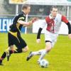 Für Kilian Huber (in Schwarz) und seine Kollegen vom TSV Aindling 2 lief es zuletzt bestens. Am Sonntag spielen sie bei Tabellenführer Dinkelscherben. 