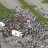 Zum AfD-Parteitag demonstrieren Tausende Gegner in Augsburg. Die Polizei ist mit einem Großaufgebot im Einsatz. Unsere Luftbilder zeigen das Ausmaß.