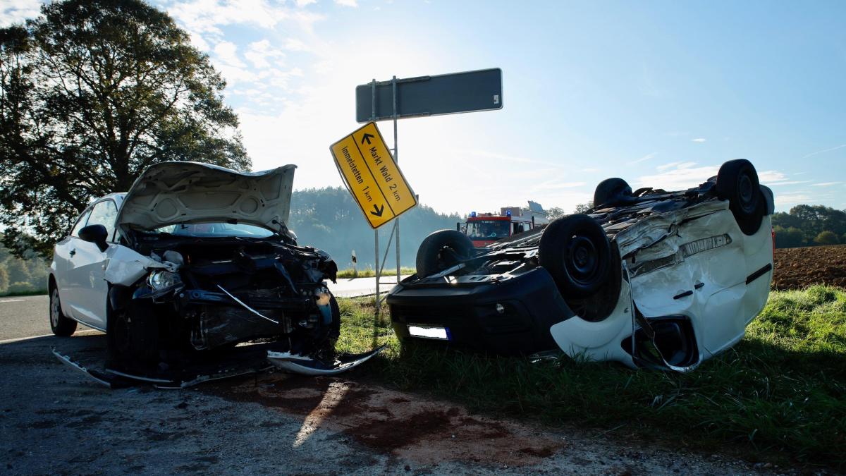 Markt Wald Unfall Bei Markt Wald Auto Landet Nach Zusammensto Auf