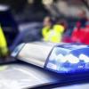 Ein 32-Jähriger zog auf der A8 bei Ulm die Aufmerksamkeit auf sich: Erst überholte er über den Standstreifen, verursachte einen Unfall und sprang dann splitternackt auf Autos herum.