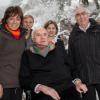 Helmut Kohl und seine Frau Maike (Zweite von rechts) feierten zusammen mit Theo Waigel und dessen Frau Irene (links) sowie deren Sohn Konstantin den 83. Geburtstag des Altkanzlers auf dem Falkenstein in Pfronten.  	 	