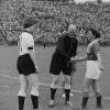 Ende der 50er Jahre fand auf dem Platz des BC Aichach ein Fußball-Länderspiel statt, obwohl es verboten war. Damals spielten die Frauenmannschaften von Deutschland und den Niederlanden gegeneinander. Ein Bild vom Spiel gibt es leider nicht. Unser Bild zeigt ein Spiel zweier Frauenmannschaften im Augsburger Rosenaustadion in den 50er-Jahren.  