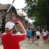 Selfies im Konzentrationslager gelten als unpassend - kommen aber oft vor.