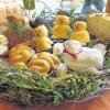 Die Bäckerei Fäßler in Mindelheim hat bis Ostern noch Hochbetrieb - viele Lämmer, mit und ohne Puderzucker, werden am Karfreitag noch gebacken. Teighasen mit Schokolade (im Bild hinten) sind momentan besonders beliebt bei den Kunden.