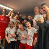 Jubel in der Kabine: Die Handballer des TSV Landsberg gewinnen gegen Spitzenreiter Kempten-Kottern. 