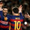 Luis Suarez und Lionel Messi freuen sich über den gelungenen Elfmeter-Trick beim 6:1-Sieg des FC Barcelona gegen Celta de Vigo