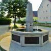 Der Brunnen am Kellmünzer Marktplatz wurde von der Familie des inzwischen verstorbenen Unternehmers Arnold Butzbach gestiftet. 