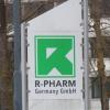 R-Pharm in Illertissen wird zum Austragungsort weltpolitischer Machtspielchen. Mittendrin: das Neu-Ulmer Landratsamt.