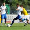 Dieses Bild entstand 2012 und ist aber der neuen Saison wieder zu sehen: Künftig spielen der FC Lauingen (gelb) und der SSV Dillingen wieder in einer Klasse. Damit die West-Gruppe aber nicht übervoll ist, werden die beiden Teams, gemeinsam mit der SSV Höchstädt, künftig in der Kreisliga Nord kicken.   

