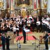 Der Chor Liccanta bei seinem Auftritt 2018 in Wessobrunn. Ein solches Konzert hätten die ursprünglichen Chöre aus Rott, Wessobrunn und Ludenhausen nicht stemmen können, bevor sie sich zusammengeschlossen haben. 	