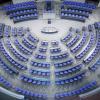 Blick in den Plenarsaal des Bundestags zu Beginn der Sitzungswoche. Mit der Wahlrechtsreform, die SPD, Grüne und FDP vorschlagen, soll der Bundestag auf seine Regelgröße schrumpfen.