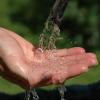 Wasser aus einem Brunnen kann eine gute Erfrischung sein. Doch in manchen Teilen des Landkreises ist das Grundwasser verunreinigt.