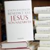 2007: Schon während seiner Kardinalszeit begann Joseph Ratzinger mit der Arbeit an der Biographie "Jesus von Nazareth", die er 2007 fertigstellt.