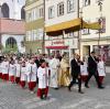 Fronleichnam 2019: Wann ist genau der Feiertag? Und was wird gefeiert? Das Foto zeigt eine typische Fronleichnams-Prozession in Landsberg.