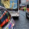 
Großeinsatz am Augsburger Rathaus: Ein Bus stand für unter Schock stehende Augenzeugen bereit. 