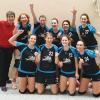 Aufstieg bejubelt – aber nicht angetreten. Die Volleyballerinnen des TSV Gersthofen. Hinten von links: Trainerin Sabine Häubl, Anne Lind, Julia Wiedemann, Stefanie Dosch, Gülcay Yenmis, Rebecca Listle. Vorne von links: Katharina Schenk, Franziska Monzert, Stefanie Wiedemann, Sarah Müller. 	