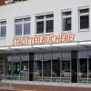 Die Stadtbücherei-Filialen in Lechhausen und Göggingen sind aktuell geschlossen, weil Personal bei der Corona-Nachverfolgung im Gesundheitsamt helfen muss.
