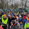 1700 Menschen und rund 1500 Fahrzeuge zählte die Polizei auf dem Donauwörther Festplatz. Dort gab es am Montag eine große Protest-Kundgebung der Landwirte.