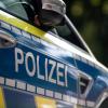 Ein Mann wollte mit seinem Kleintransporter unter einer Brücke in Dillingen durchfahren. Das klappt nicht und die Polizei wurde verständigt.