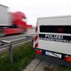 Mit diesem Trailer der Verkehrspolizeiinspektion Augsburg wird immer wieder das Tempolimit von 120 bei Neusäß überwacht. 