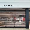Die Glacis-Galerie in Neu-Ulm im Lockdown Anfang März. Zara verkauft die Ware über den Onlineshop.
