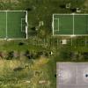 Ein Sportplatz mit Fußballfeldern in der Schweiz. Auch dort gelten noch strenge Ausgangsbeschränkungen.