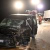 Ein Auto und ein Lastwagen sind am frühen Montagmorgen bei Lonsee zusammengestoßen.