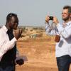 Christoph Schlingensief und Francis Kéré in Burkina Faso.