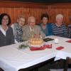 Hubertus Fischer feiert im Kreis seiner Freundinnen und Verwandten seinen 95. Geburtstag. 	