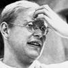 Für Dietrich Bonhoeffer kam das Kriegsende einen Monat zu spät. Der evangelische Theologe wurde 29 Tage vor der Kapitulation des Deutschen Reiches von den Nationalsozialisten hingerichtet. Sein Fall ist später in Augsburg verhandelt worden. 