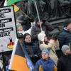 Eine Woche nach dem Demonstrationsverbot wegen einer Terrordrohung hat das Pegida-Bündnis in Dresden erneut Tausende Anhänger mobilisiert. Allerdings ging die Zahl erstmals zurück