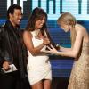 Lionel Richie (links),  Vanessa Minnillo, (Mitte), und Taylor Swift bei American Music Awards.