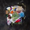 Ab in den Müll: Auf der ganzen Welt werden Milliarden Tonnen an Lebensmitteln verschwendet, die eigentlich zum Essen gedacht waren. 	