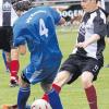 Vergeblich mühten sich Ralf Gherda (rechts) und seine Kameraden vom TSV Meitingen beim 0:3 gegen die SpVgg Wiesenbach. 