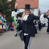 Buntes Treiben herrscht am Faschingssonntag auf Wehringens Straßen.