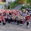 Die Blaskapellen spielen zum großen Jubiläum des Lehminger Vereins.
