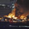 Aus diesem brennenden Flugzeug konnten in Tokio alle Passagiere gerettet werden.