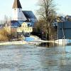 Völlig unter Wasser steht das Wörnitztal bei Ebermergen. Foto: Widemann
