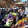 Wie sollen die verschärften Corona-Regeln in Augsburg eingehalten werden? Diese Frage stellten sich Händler auf dem Wochenmarkt am Plärrergelände. 